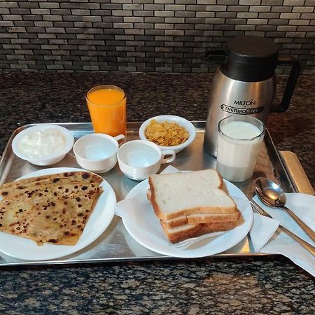 Hotel Radhe Continental Nainital Bagian luar foto