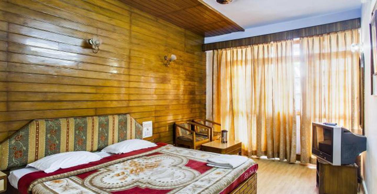 Hotel Radhe Continental Nainital Bagian luar foto