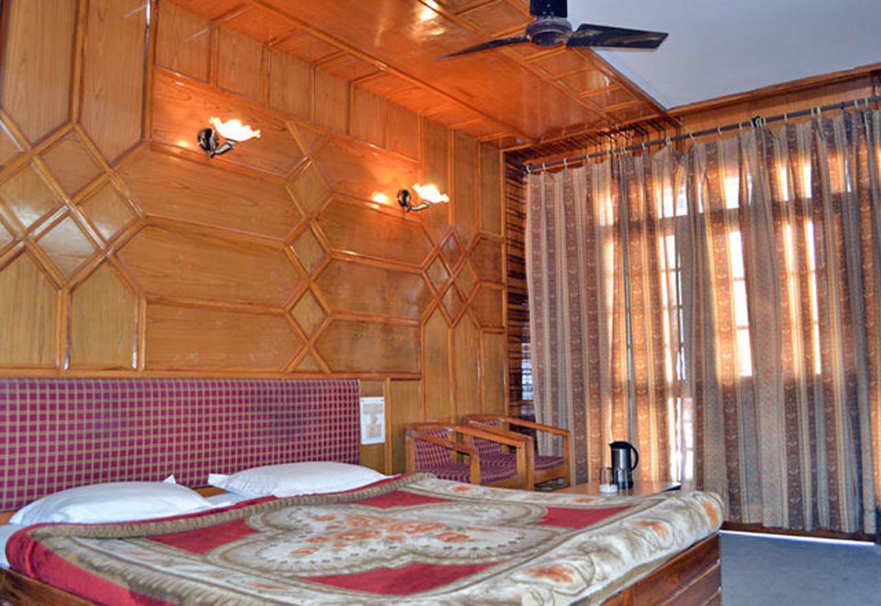 Hotel Radhe Continental Nainital Bagian luar foto